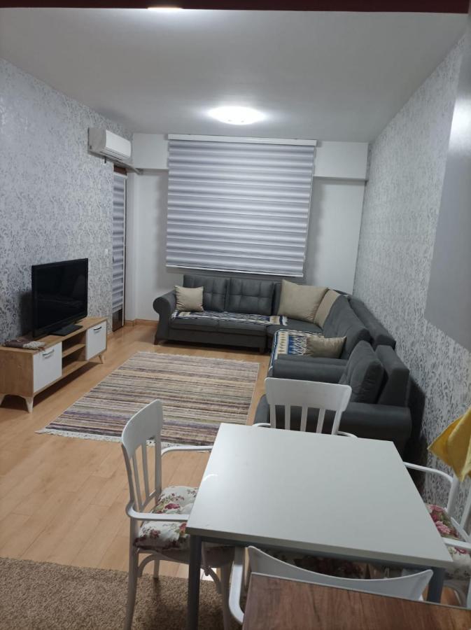 סקופיה Two Rooms And Kitchen, Bathroom With Balcony Apartment מראה חיצוני תמונה