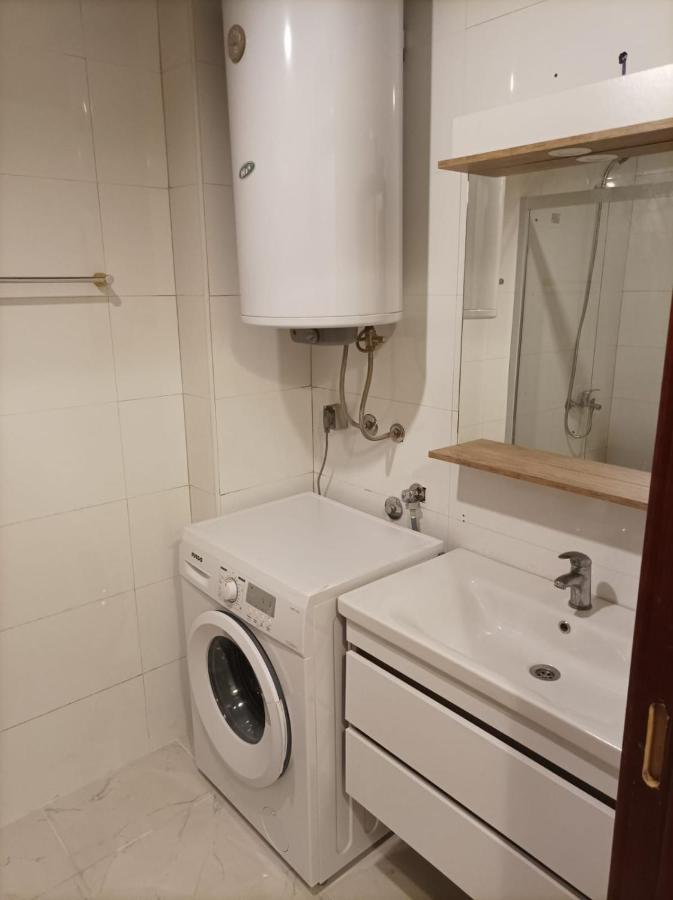 סקופיה Two Rooms And Kitchen, Bathroom With Balcony Apartment מראה חיצוני תמונה