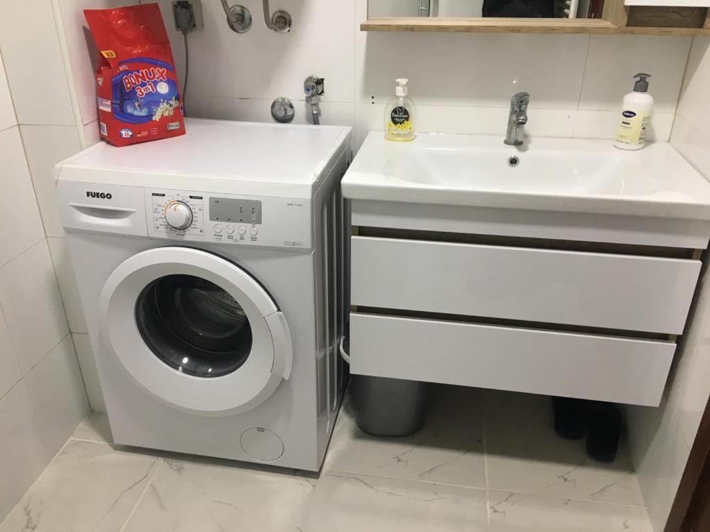 סקופיה Two Rooms And Kitchen, Bathroom With Balcony Apartment מראה חיצוני תמונה