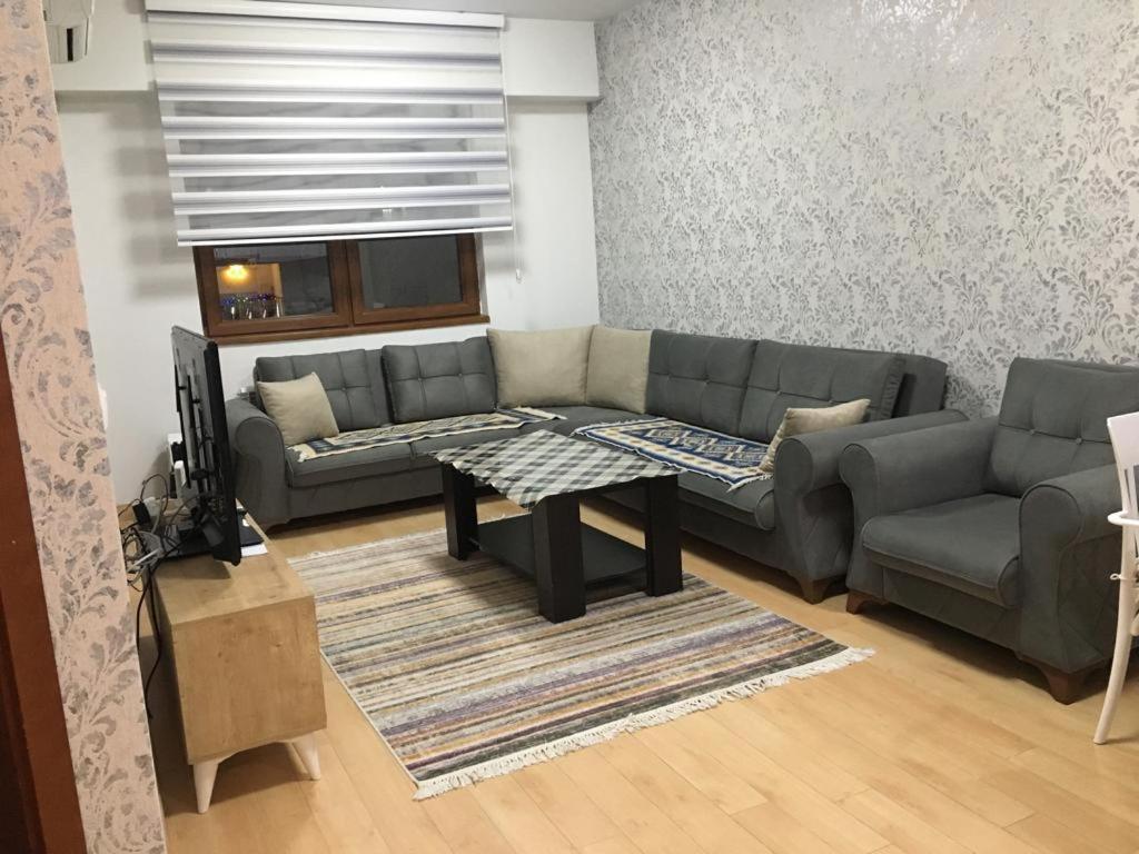 סקופיה Two Rooms And Kitchen, Bathroom With Balcony Apartment מראה חיצוני תמונה