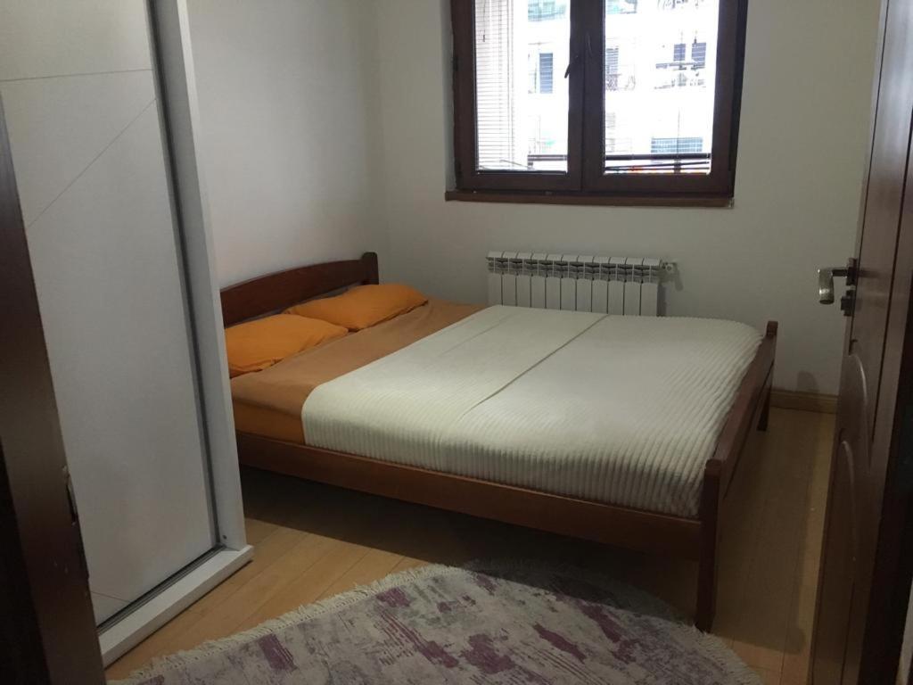סקופיה Two Rooms And Kitchen, Bathroom With Balcony Apartment מראה חיצוני תמונה