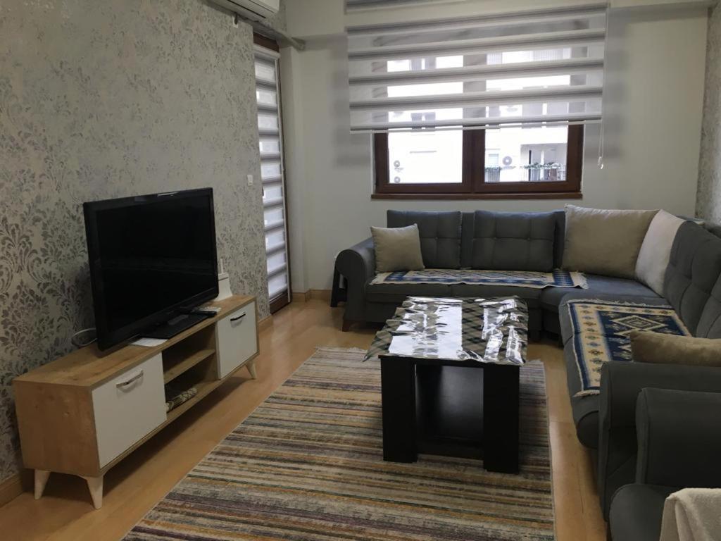 סקופיה Two Rooms And Kitchen, Bathroom With Balcony Apartment מראה חיצוני תמונה