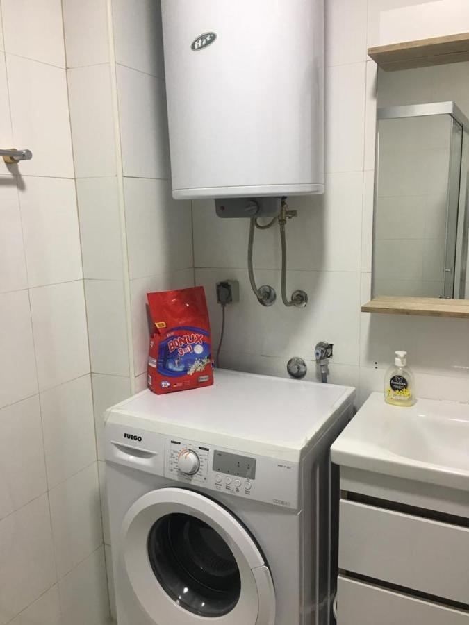 סקופיה Two Rooms And Kitchen, Bathroom With Balcony Apartment מראה חיצוני תמונה