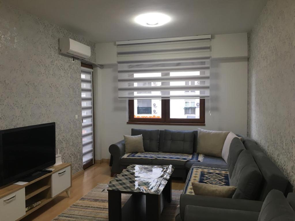 סקופיה Two Rooms And Kitchen, Bathroom With Balcony Apartment מראה חיצוני תמונה