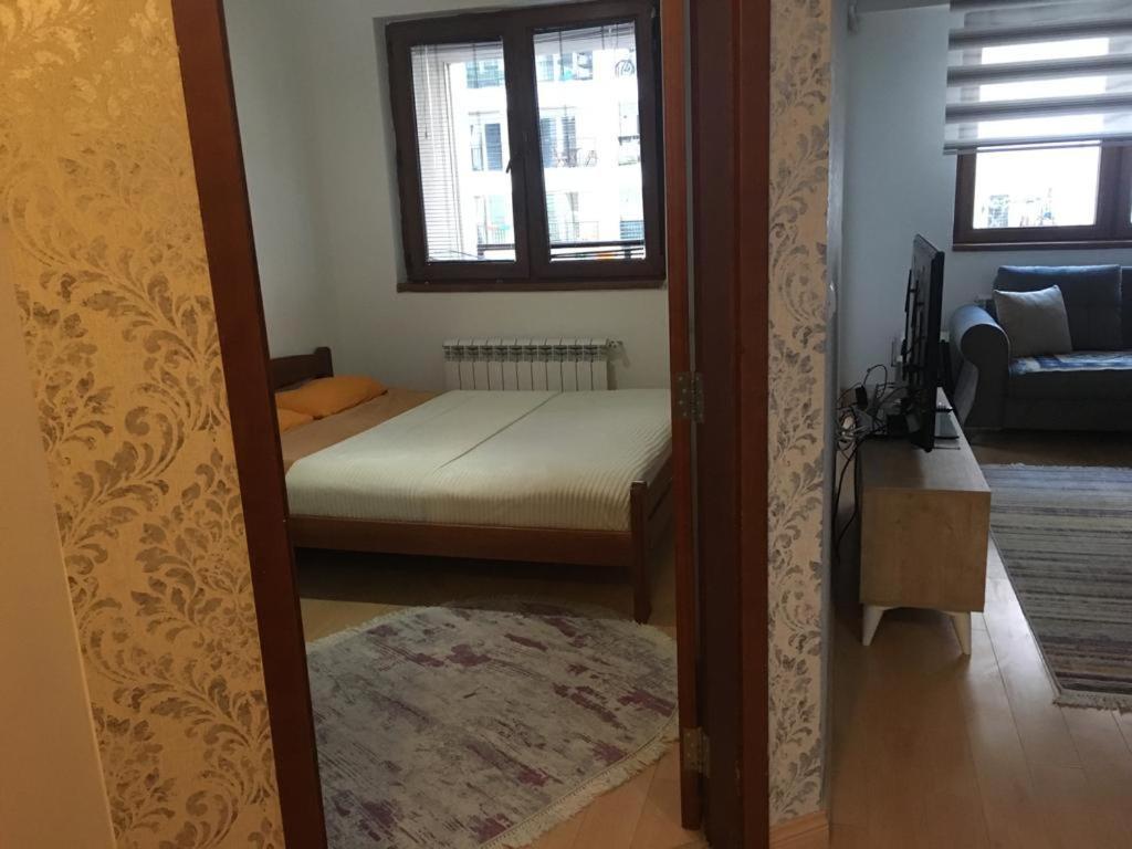 סקופיה Two Rooms And Kitchen, Bathroom With Balcony Apartment מראה חיצוני תמונה