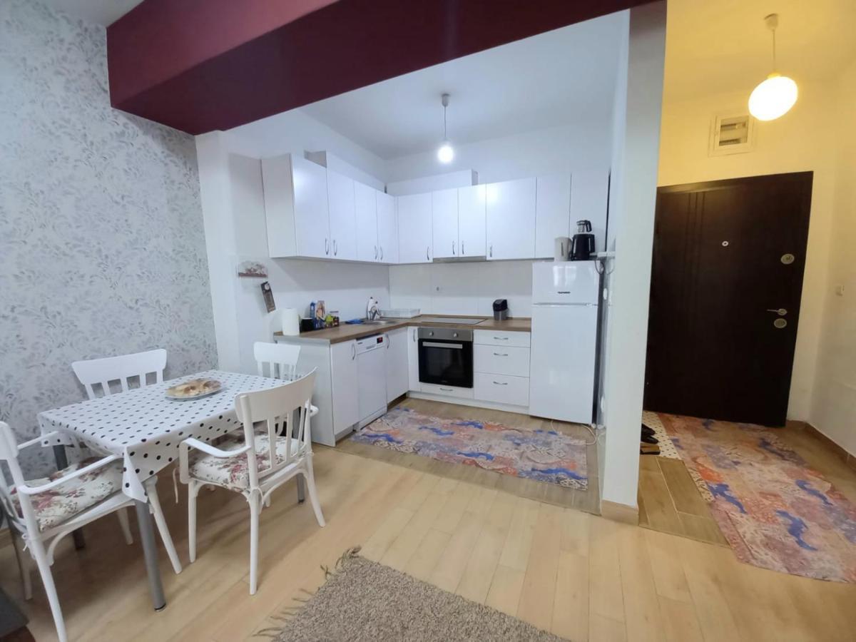 סקופיה Two Rooms And Kitchen, Bathroom With Balcony Apartment מראה חיצוני תמונה