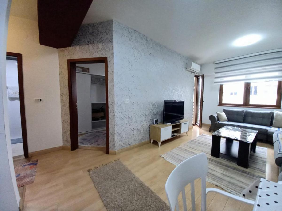 סקופיה Two Rooms And Kitchen, Bathroom With Balcony Apartment מראה חיצוני תמונה