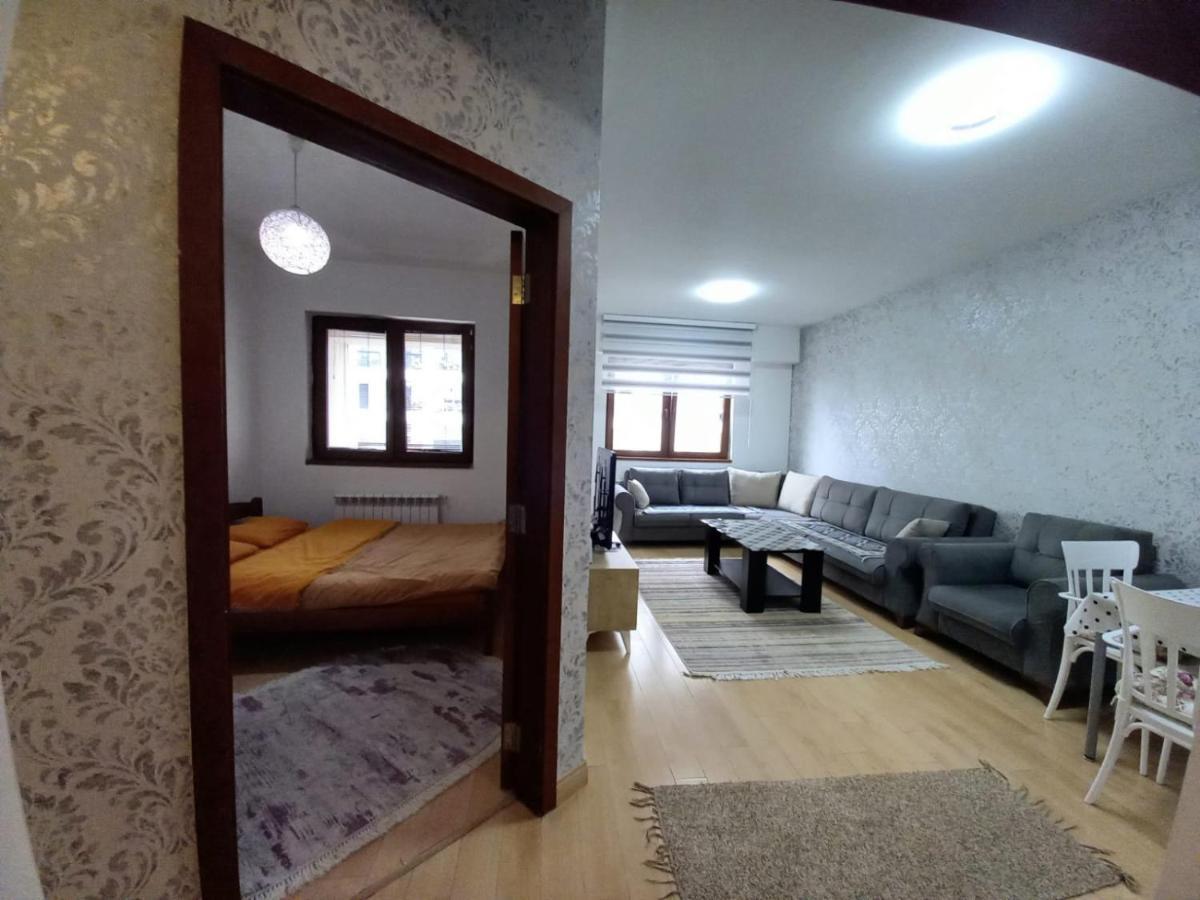 סקופיה Two Rooms And Kitchen, Bathroom With Balcony Apartment מראה חיצוני תמונה