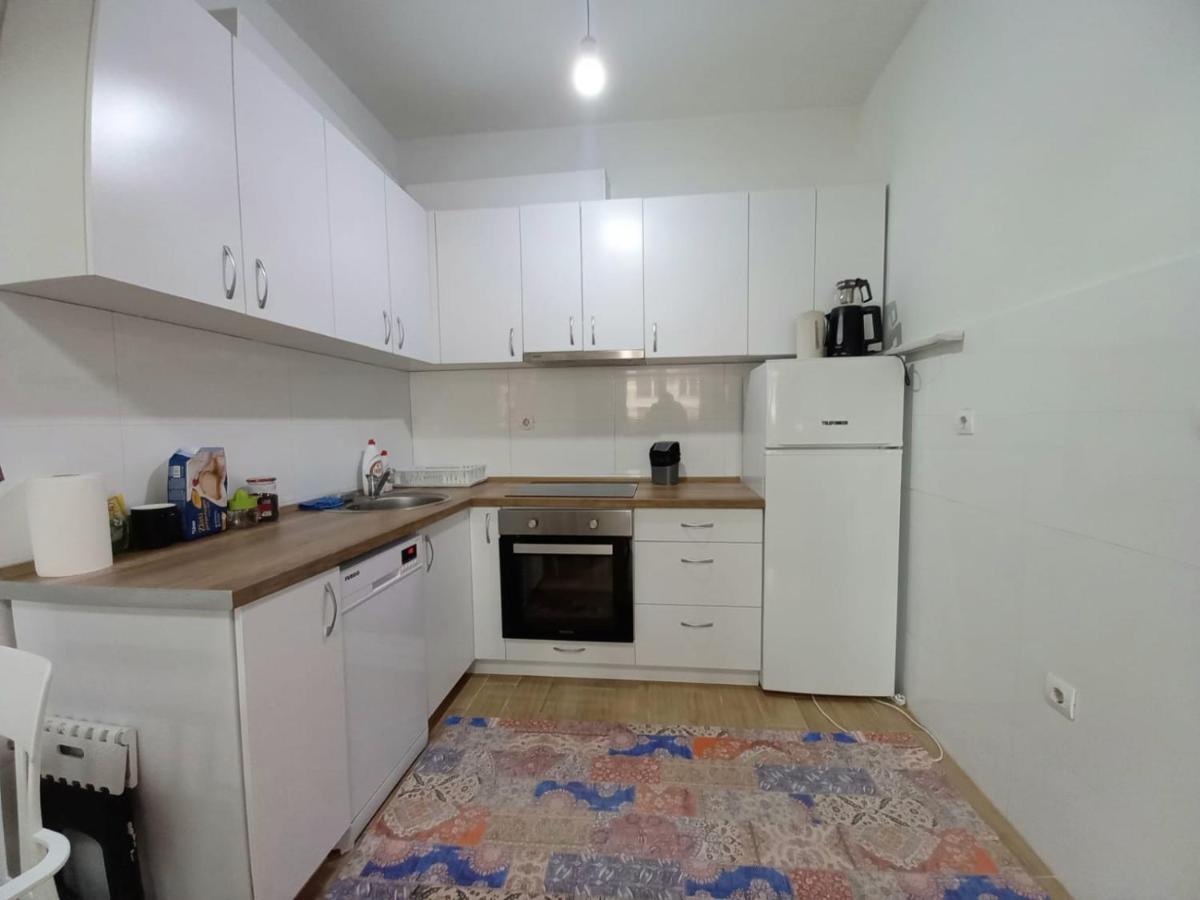 סקופיה Two Rooms And Kitchen, Bathroom With Balcony Apartment מראה חיצוני תמונה