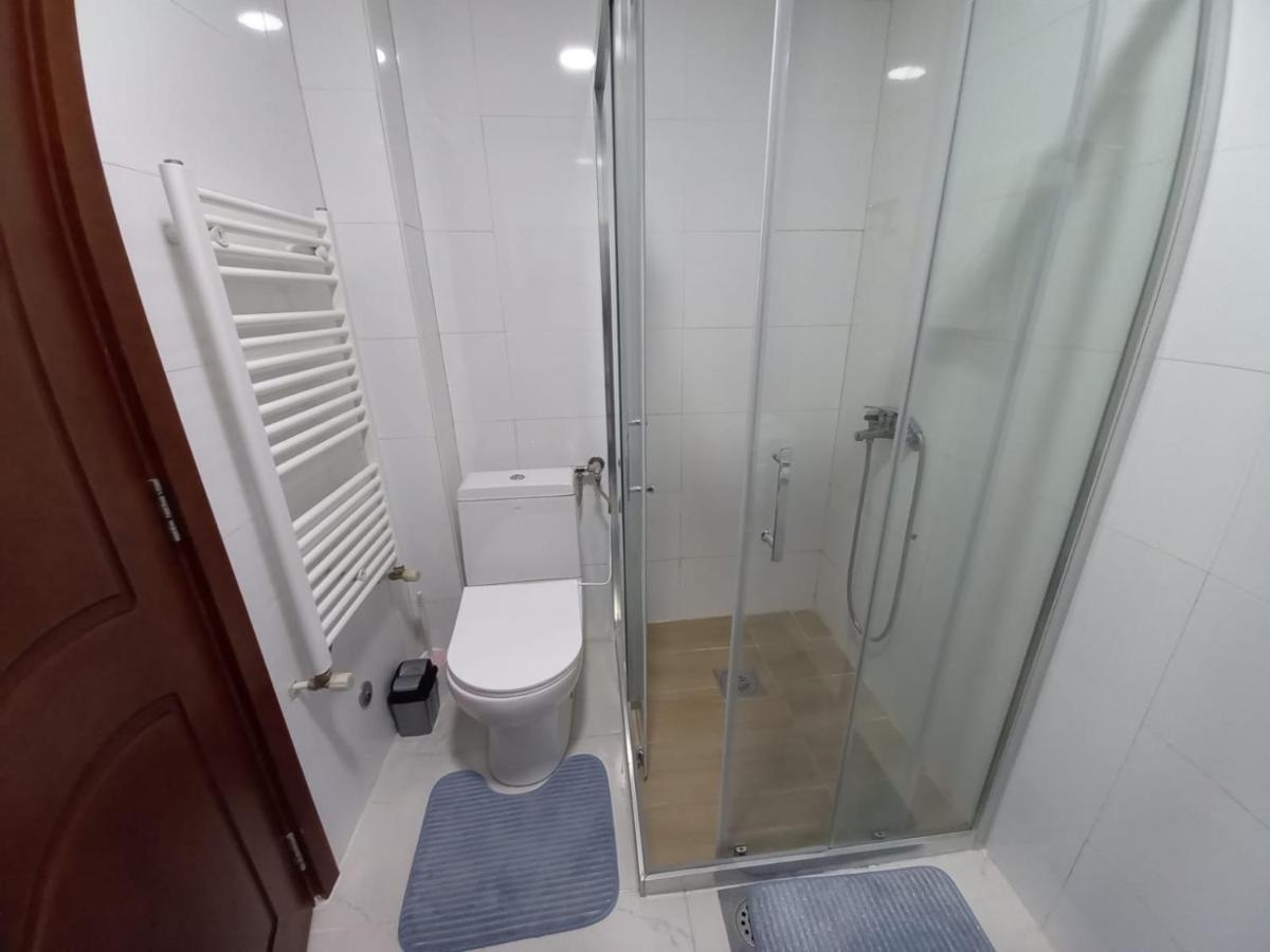 סקופיה Two Rooms And Kitchen, Bathroom With Balcony Apartment מראה חיצוני תמונה