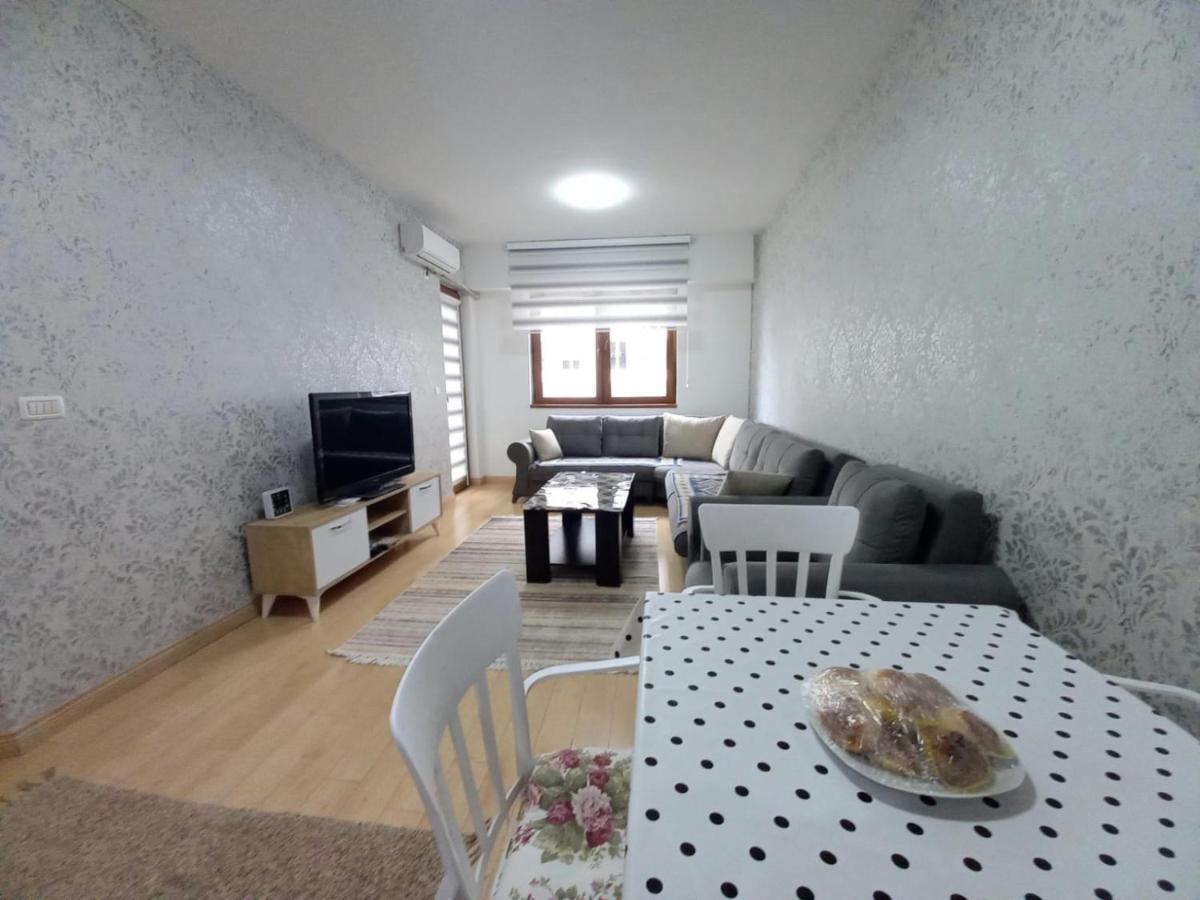סקופיה Two Rooms And Kitchen, Bathroom With Balcony Apartment מראה חיצוני תמונה