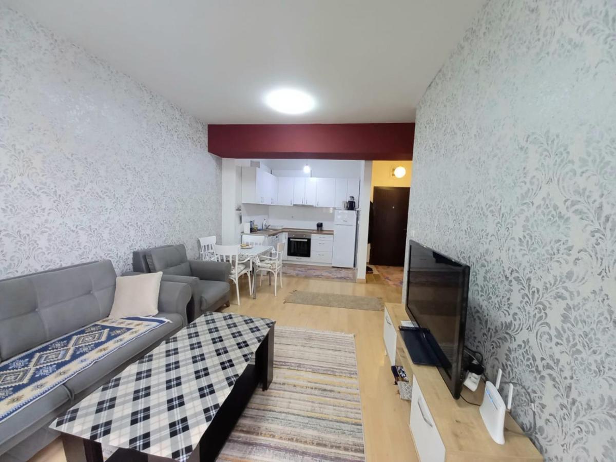 סקופיה Two Rooms And Kitchen, Bathroom With Balcony Apartment מראה חיצוני תמונה