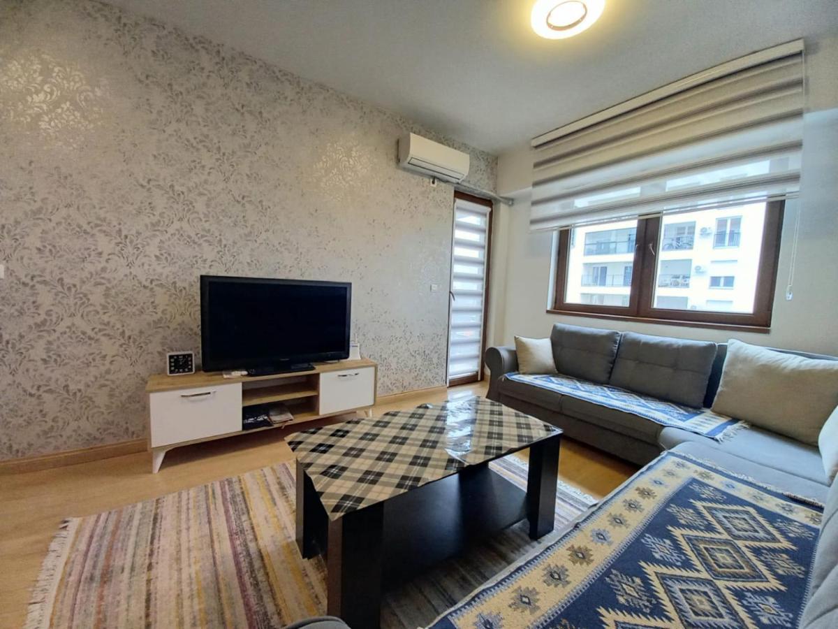 סקופיה Two Rooms And Kitchen, Bathroom With Balcony Apartment מראה חיצוני תמונה