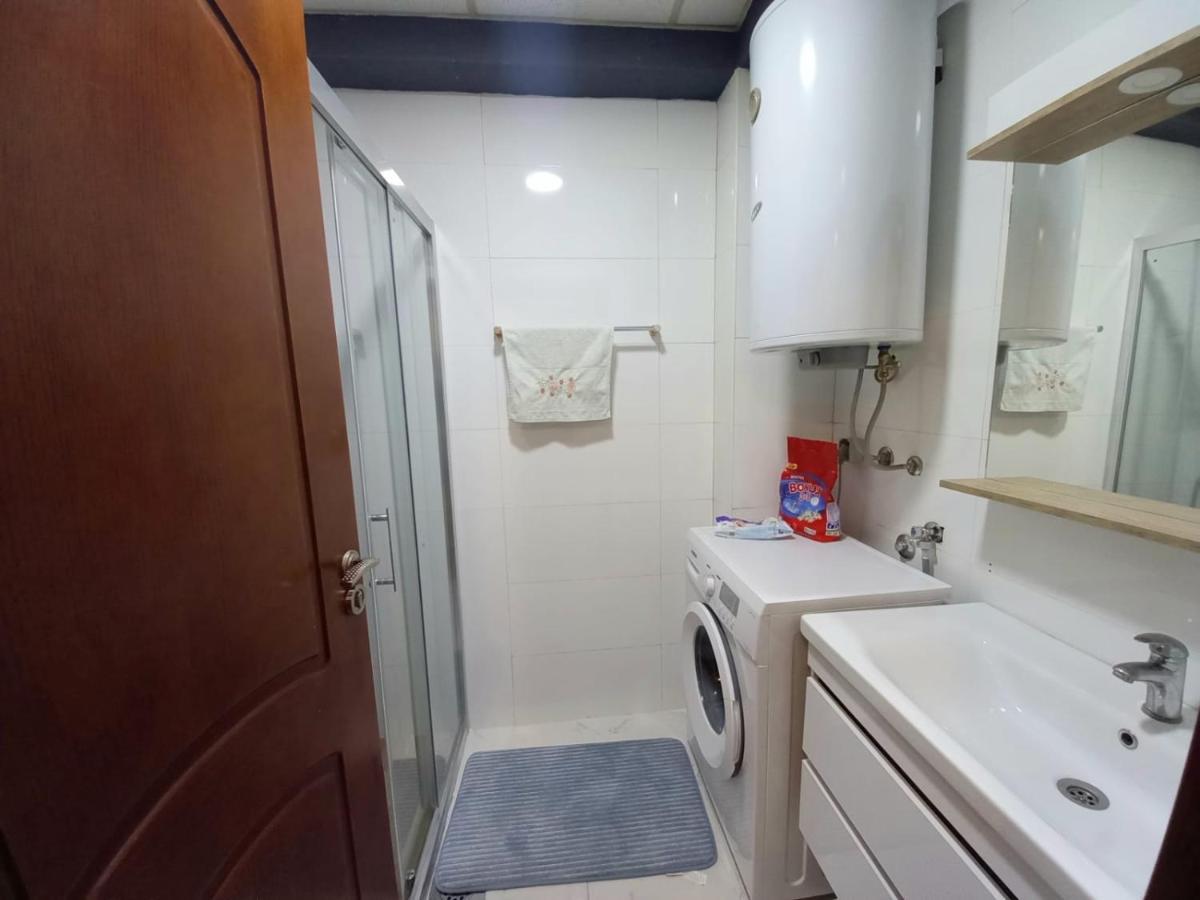 סקופיה Two Rooms And Kitchen, Bathroom With Balcony Apartment מראה חיצוני תמונה