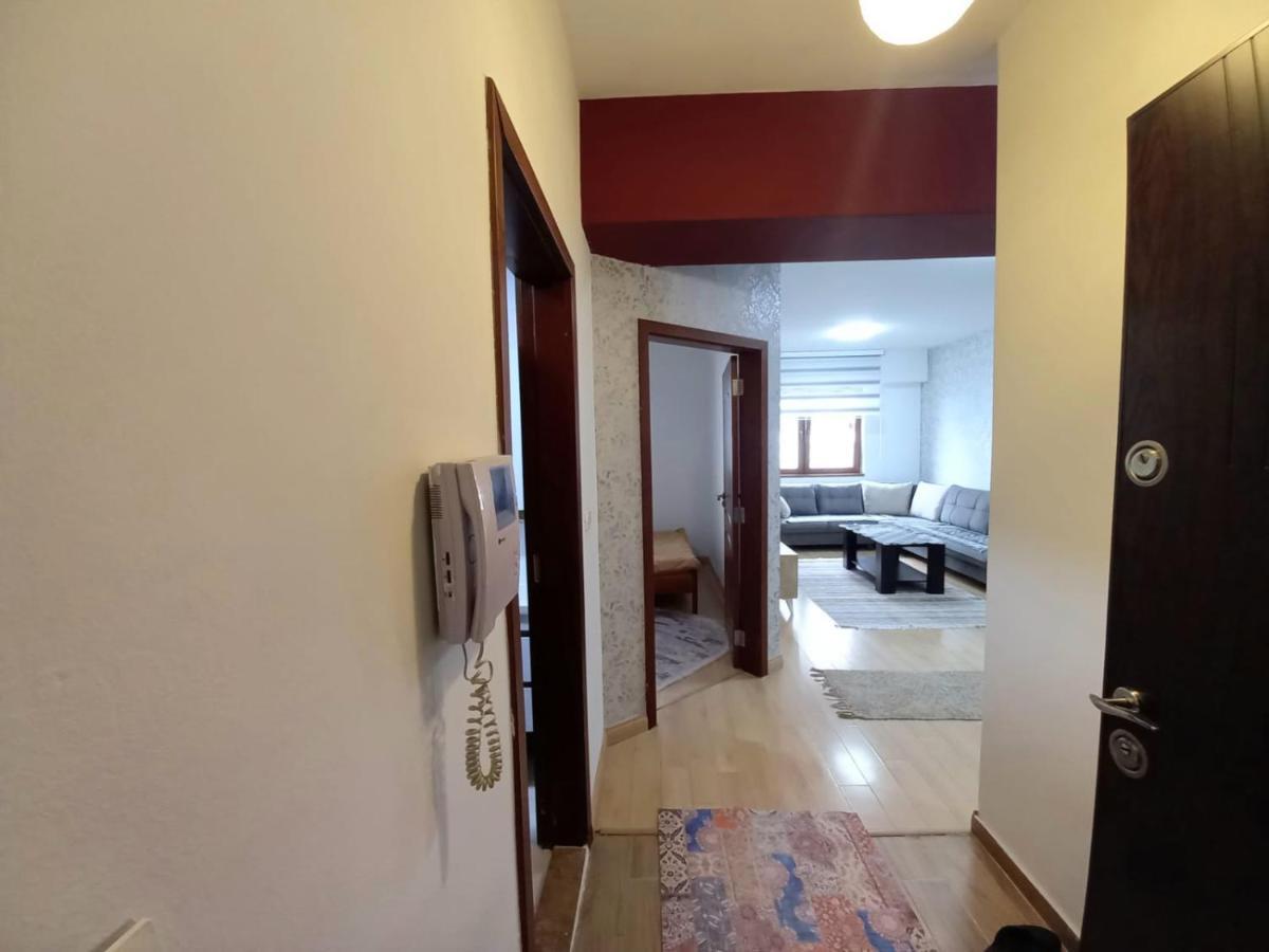 סקופיה Two Rooms And Kitchen, Bathroom With Balcony Apartment מראה חיצוני תמונה