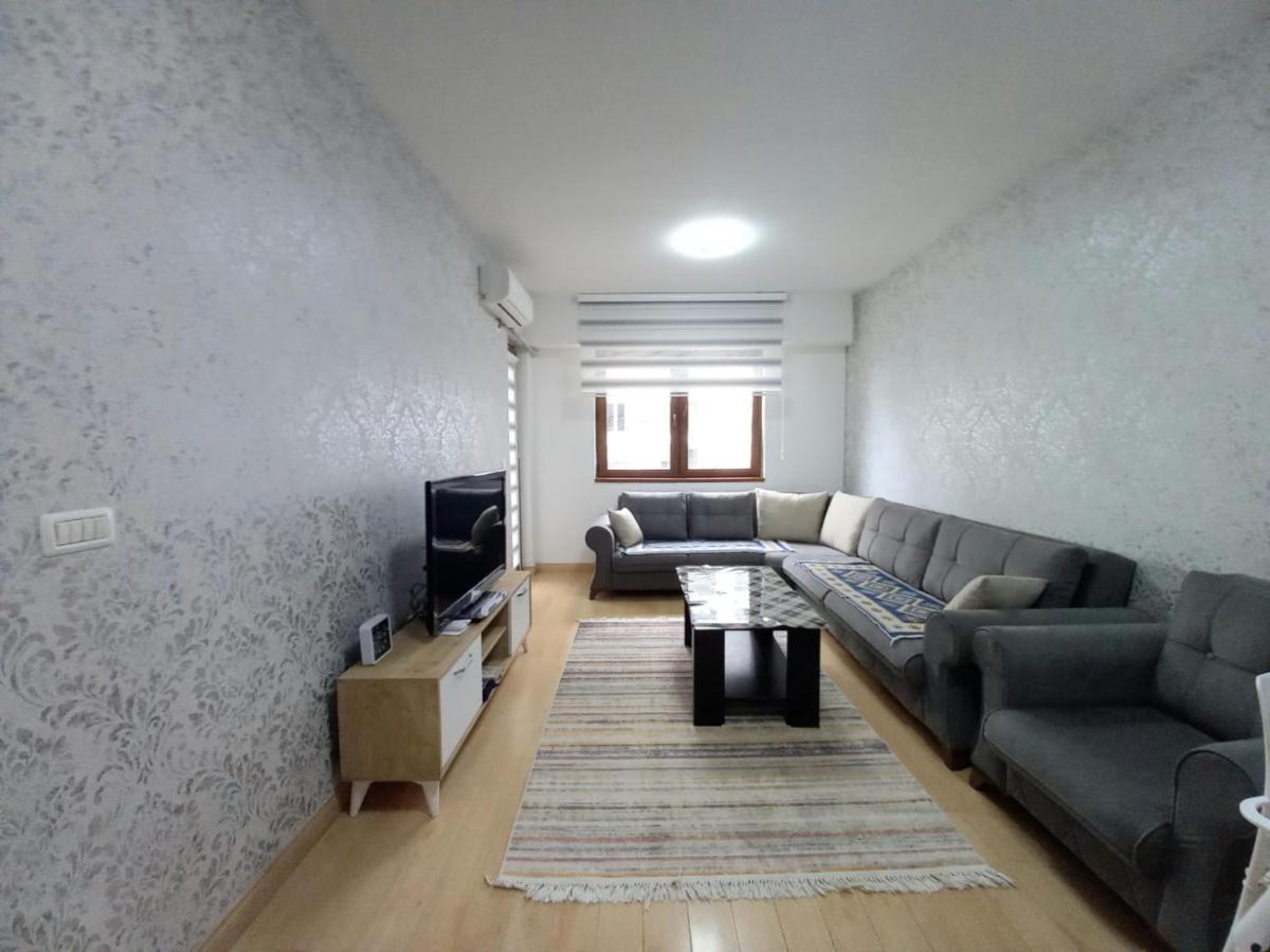 סקופיה Two Rooms And Kitchen, Bathroom With Balcony Apartment מראה חיצוני תמונה