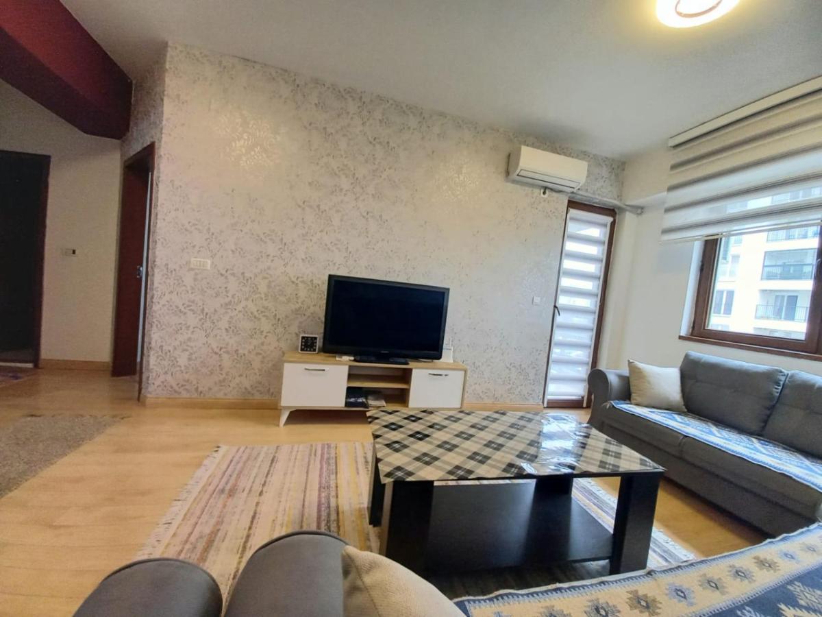 סקופיה Two Rooms And Kitchen, Bathroom With Balcony Apartment מראה חיצוני תמונה