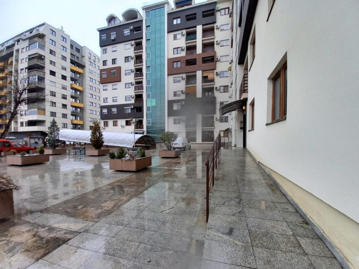 סקופיה Two Rooms And Kitchen, Bathroom With Balcony Apartment מראה חיצוני תמונה